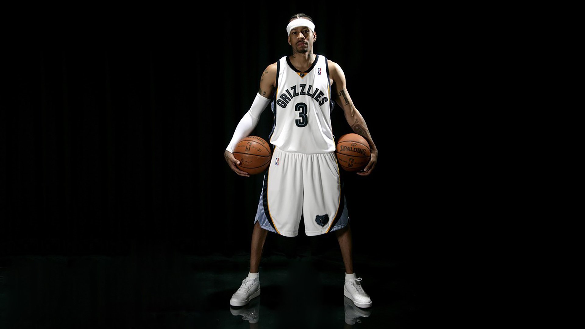 室内体能“核心轮滚动接力赛” 每人负责一定距离