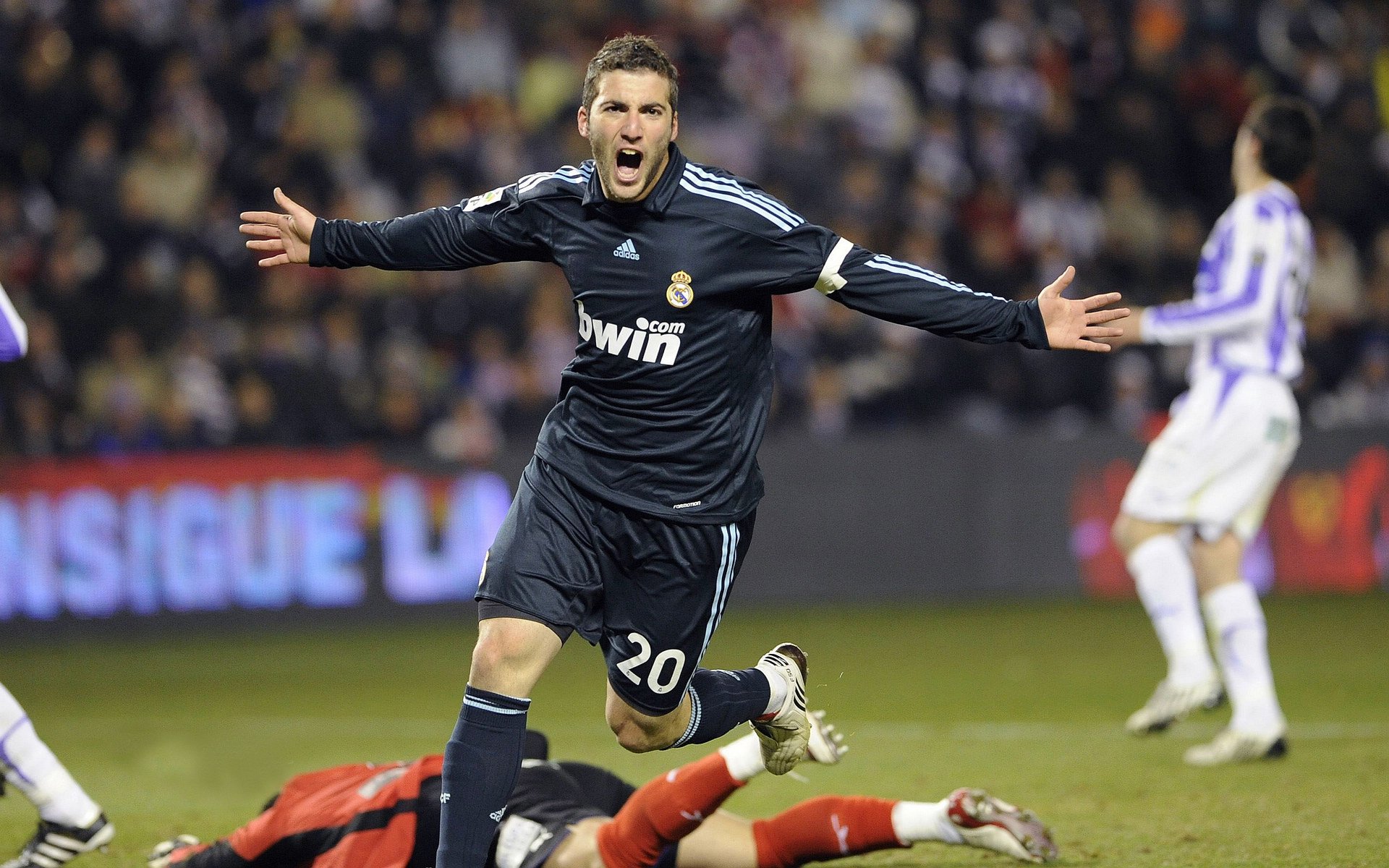 欧冠赛季“帽子戏法排行榜”:挪威中锋独占三次